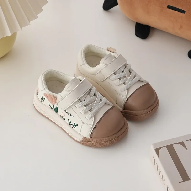 Girls Sneakers Soft Bottom Embroidered Flowers Sweet Retro