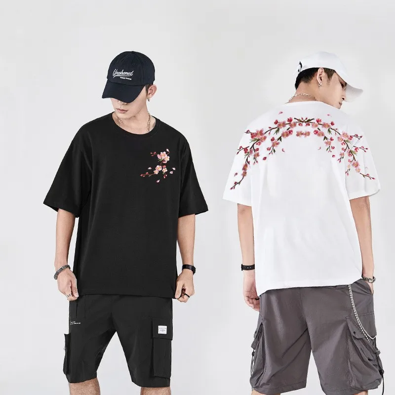 Loose Fitting Plum Blossom Embroidered Short Sleeved T-shirt