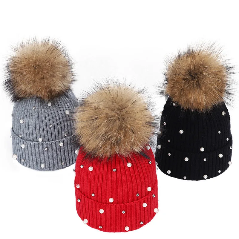Pearl point drill raccoon fur ball hat