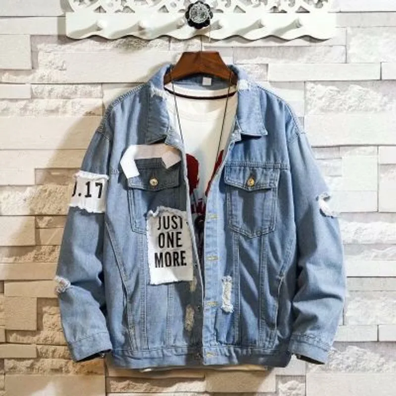Men's hole in denim jacket in spring and autumn