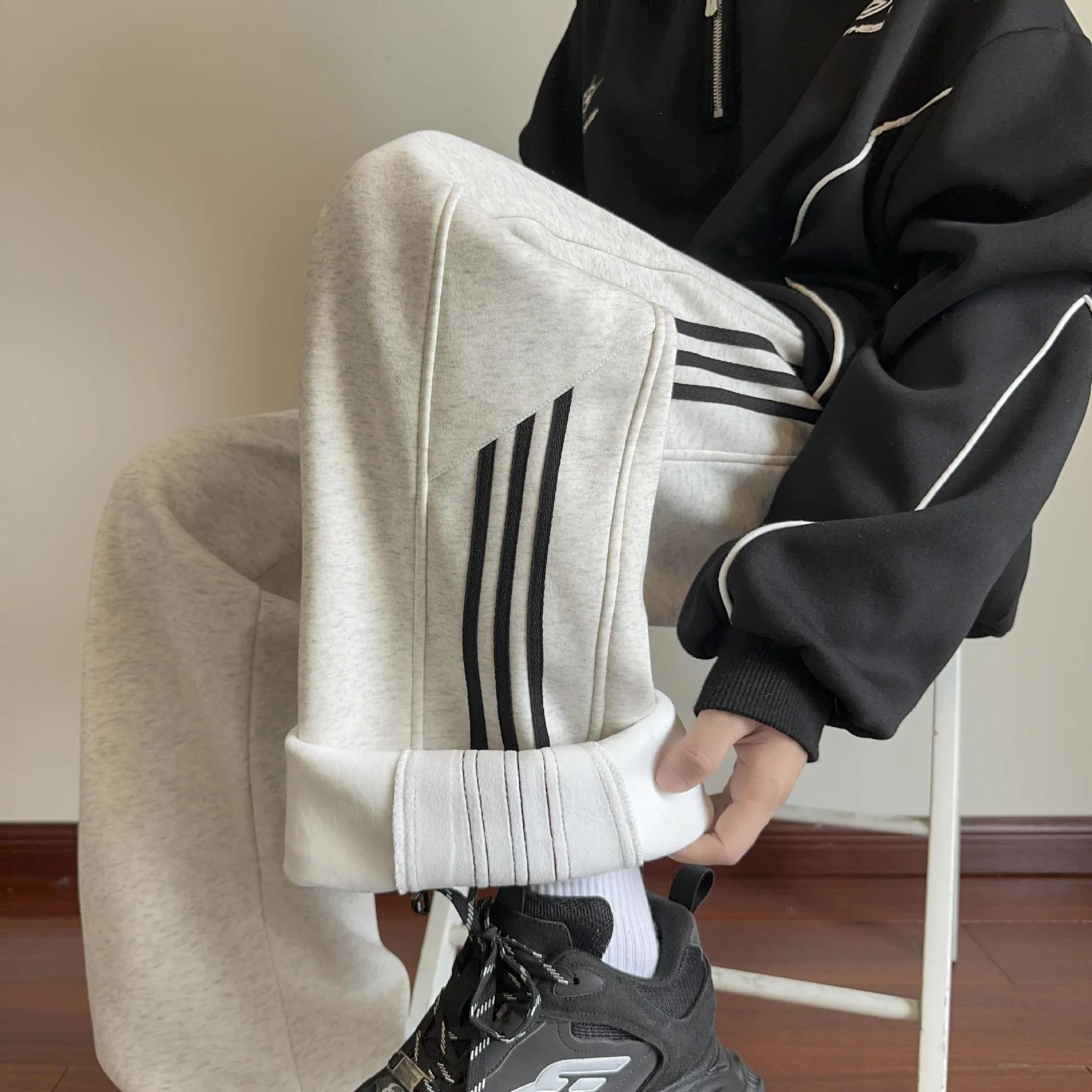 Trendy Sports Stripes Loose Casual Sweatpants