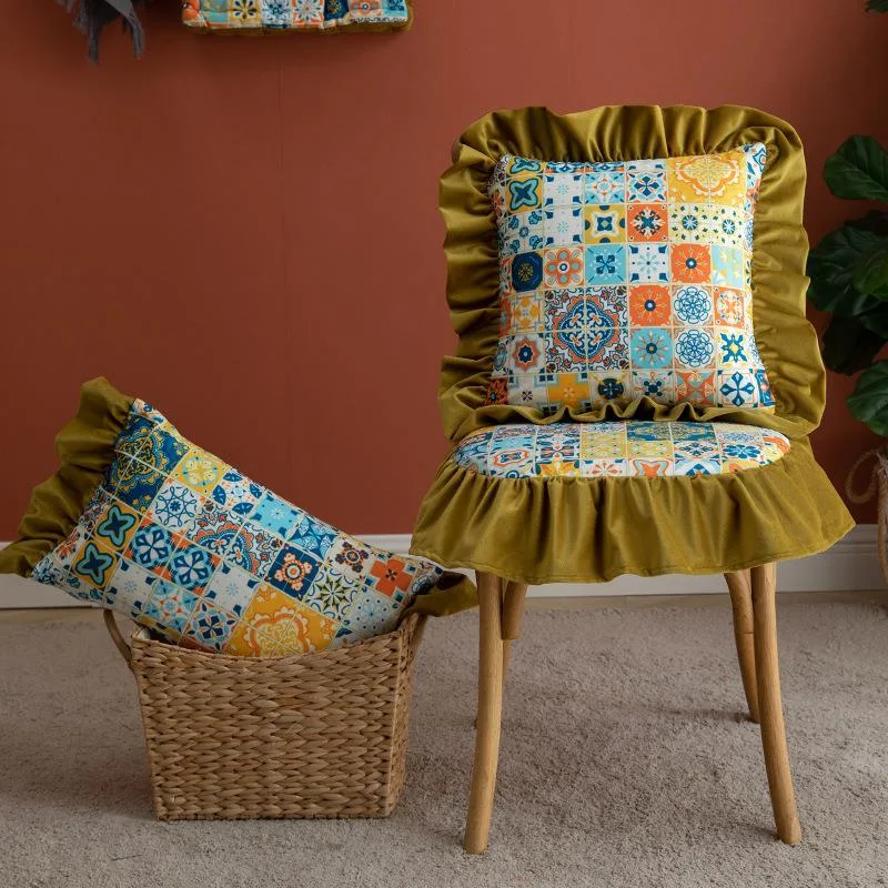 Four Seasons Holland Fleece Print Seat Cushion