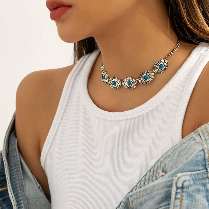 Women's Fashionable And Airy Blue Bead Oval Floral Necklace