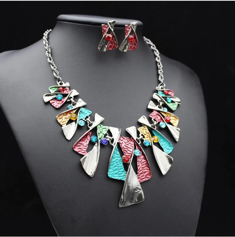 The big European and American fashion color alloy diamond necklace earrings set bride jewelry factory direct