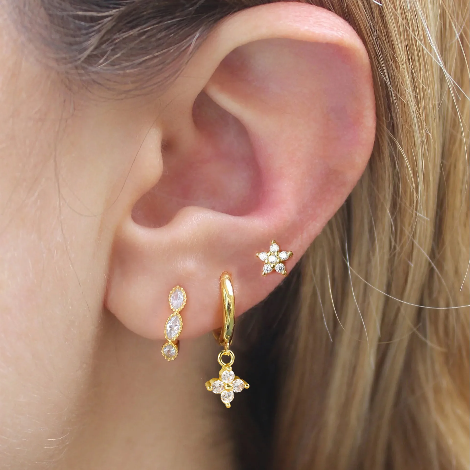 Crystal Flowers Geometric High-grade Cartilage Piercing Earrings