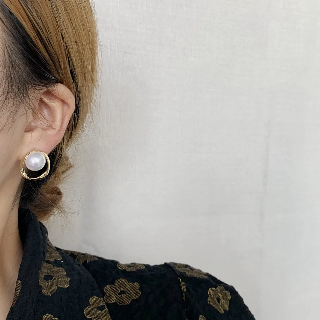 Women's Fashion Temperament Silver Ear Studs Three-dimensional Pearl Stud Earrings