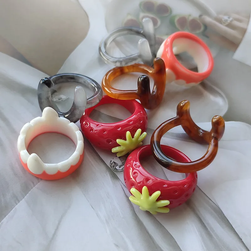 Strawberry Fruit Ring Hand-painted Color Matching U-shaped Teeth