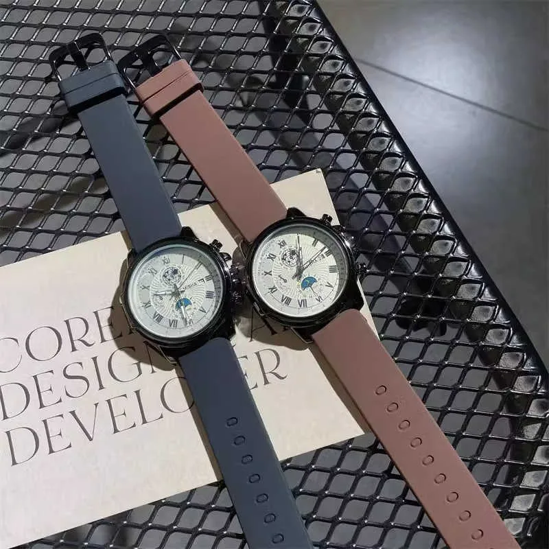 American Retro Minority Watch Female Junior High School Students