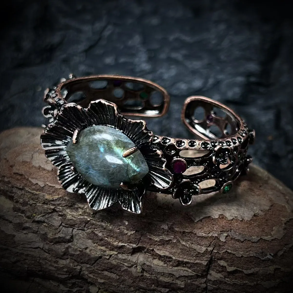 Vintage Bronze Open-End Adjustable Flower-Holder Bracelet For Women
