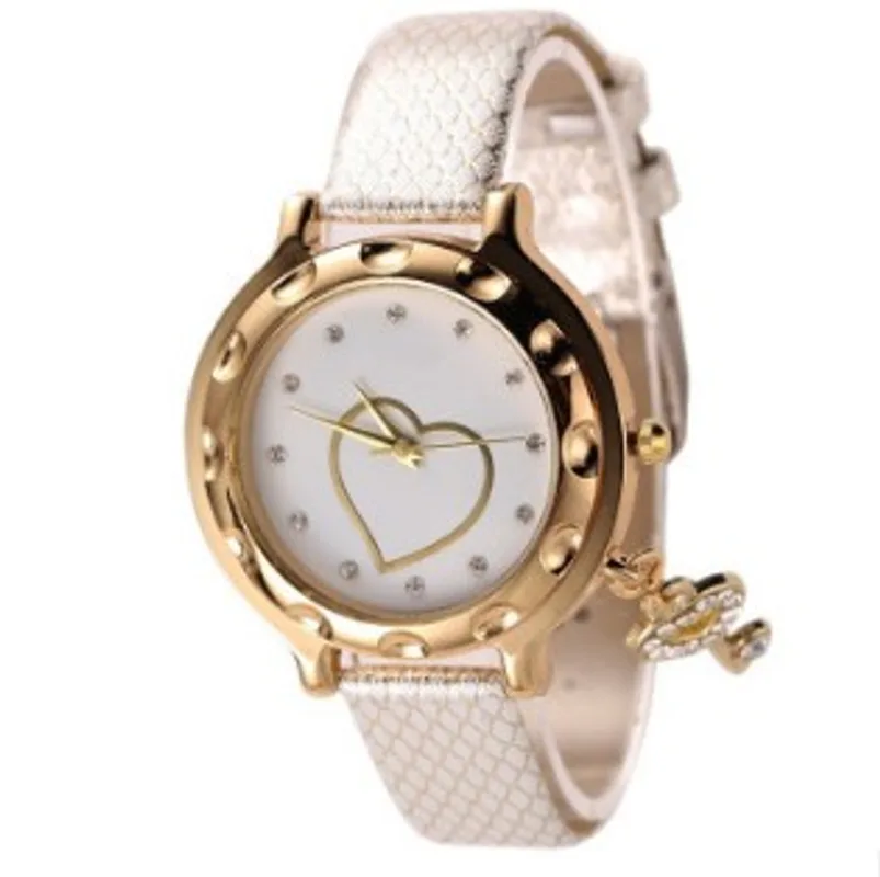 The explosion of fashion ladies fashion table lovely heart Key Pendant Quartz fine serpentine belt Watch