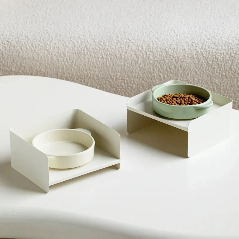 The Pet Bowl Is Made Of Metal, With A Ceramic Base And High Legs To Protect The Cat's Cervical Spine. It Can Be Used As A Dog Bowl Or Cat Bowl, And Also As A Water Bowl For Pets.