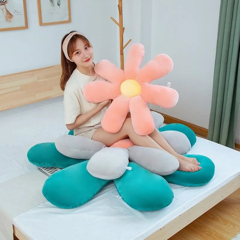 Creative little daisy cushion